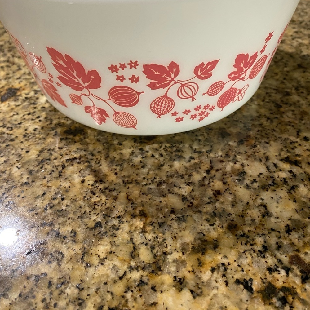SOLD! PYREX GOOSEBERRY CASSEROLE DISH BOWL 474-B 11/2 QT PINK & WHITE NO LID - Picture 4 of 10
